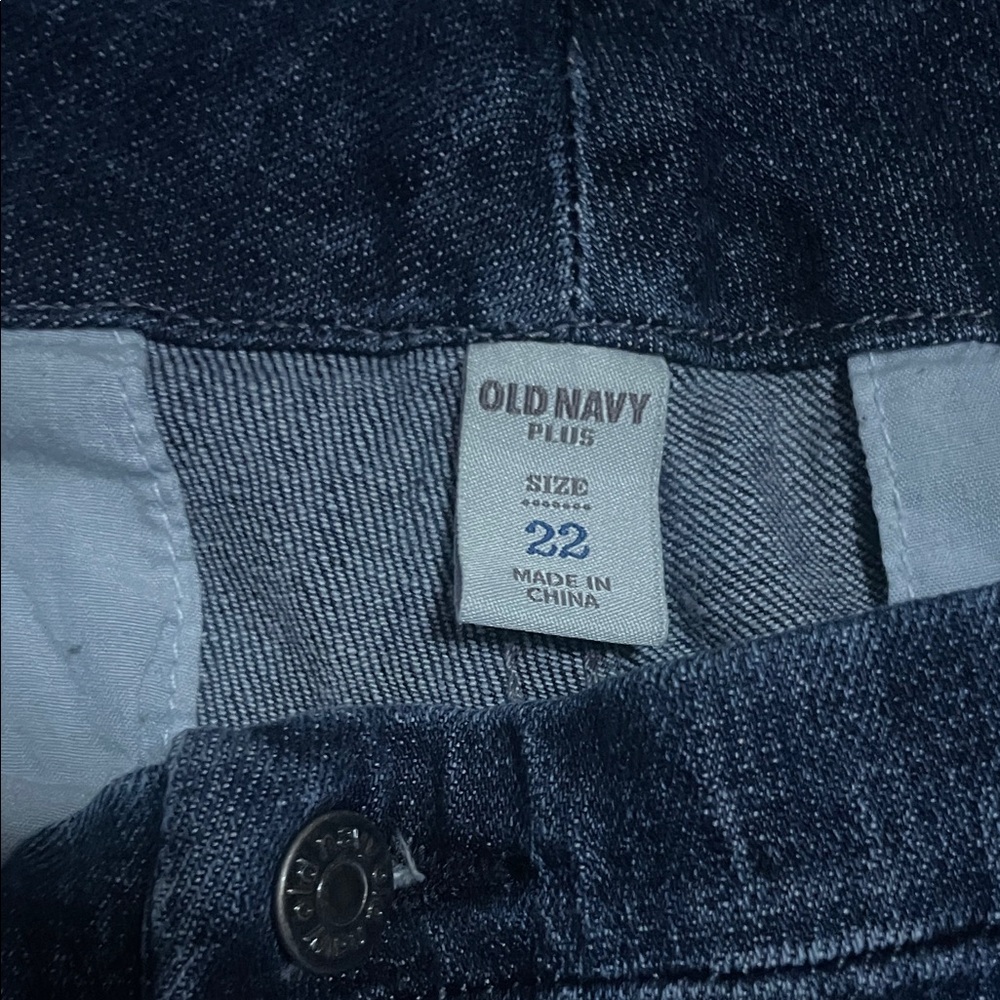 Classic Women’s Relaxed Capri Jeans - Picture 5 of 5